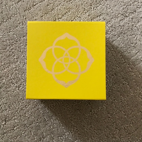 New Kendra Scott Necklace - Picture 4 of 6